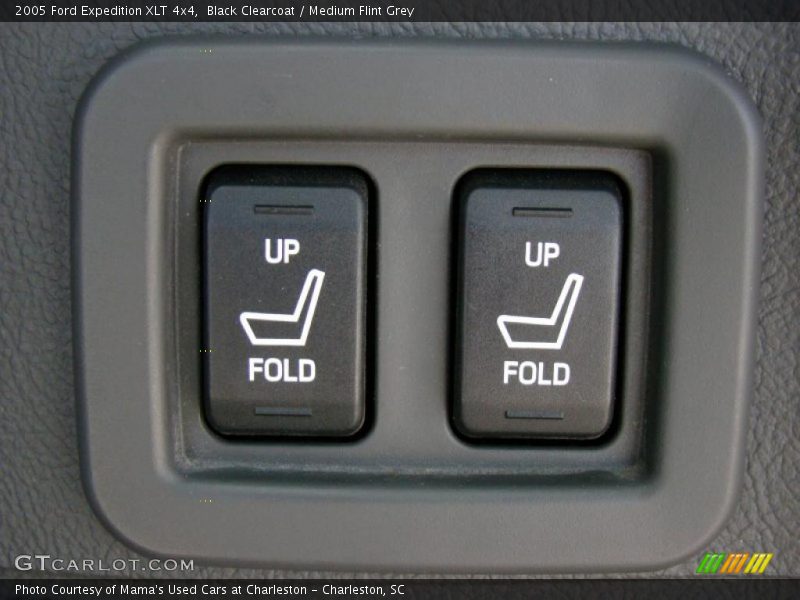 Black Clearcoat / Medium Flint Grey 2005 Ford Expedition XLT 4x4