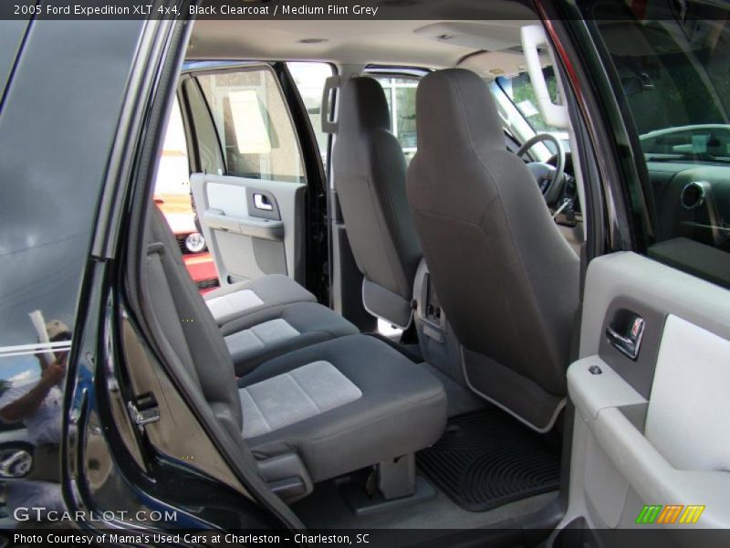 Black Clearcoat / Medium Flint Grey 2005 Ford Expedition XLT 4x4