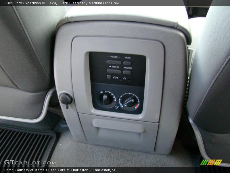 Black Clearcoat / Medium Flint Grey 2005 Ford Expedition XLT 4x4