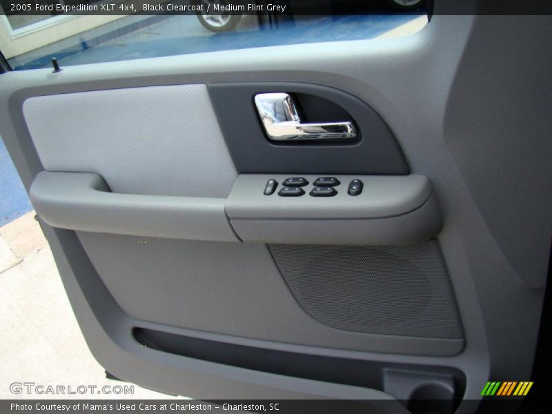 Black Clearcoat / Medium Flint Grey 2005 Ford Expedition XLT 4x4