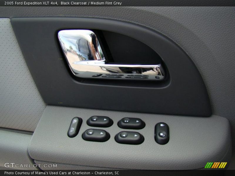Black Clearcoat / Medium Flint Grey 2005 Ford Expedition XLT 4x4