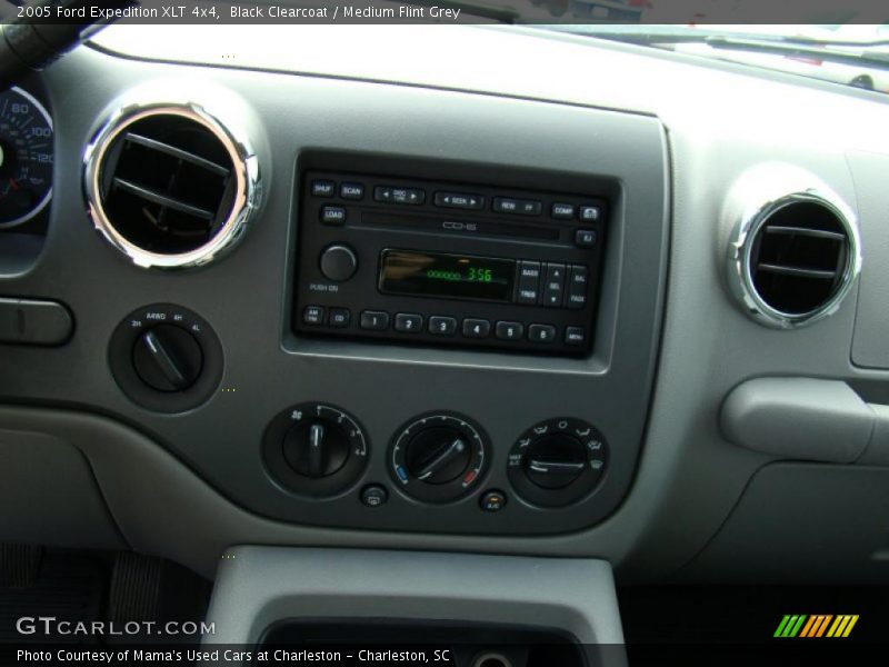 Black Clearcoat / Medium Flint Grey 2005 Ford Expedition XLT 4x4