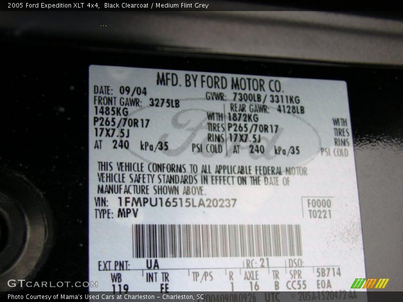 Black Clearcoat / Medium Flint Grey 2005 Ford Expedition XLT 4x4