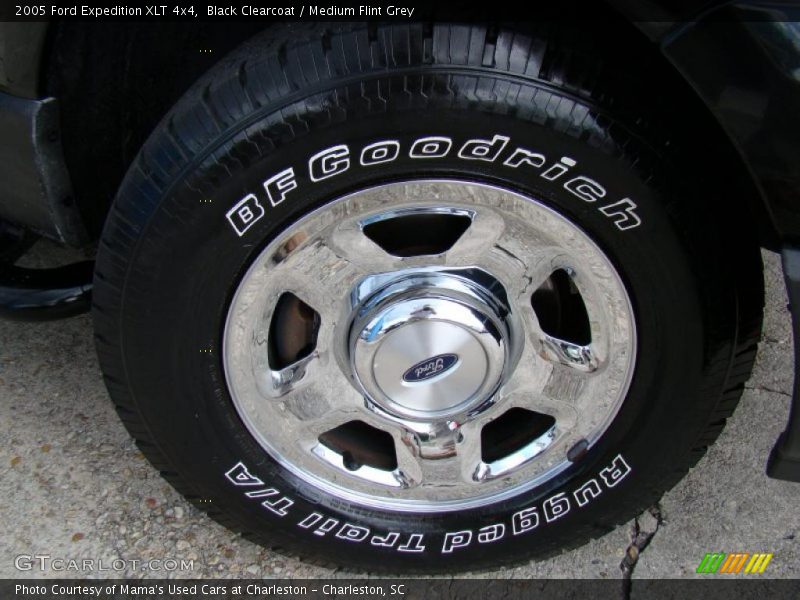 Black Clearcoat / Medium Flint Grey 2005 Ford Expedition XLT 4x4