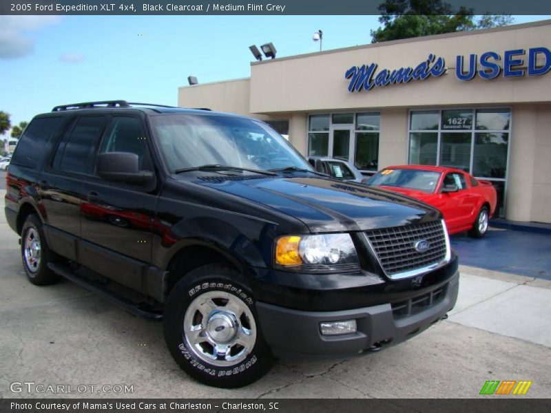 Black Clearcoat / Medium Flint Grey 2005 Ford Expedition XLT 4x4