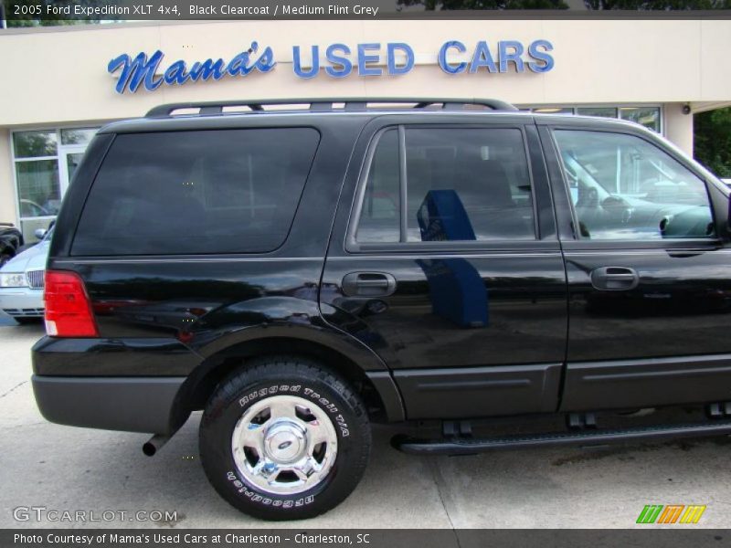 Black Clearcoat / Medium Flint Grey 2005 Ford Expedition XLT 4x4