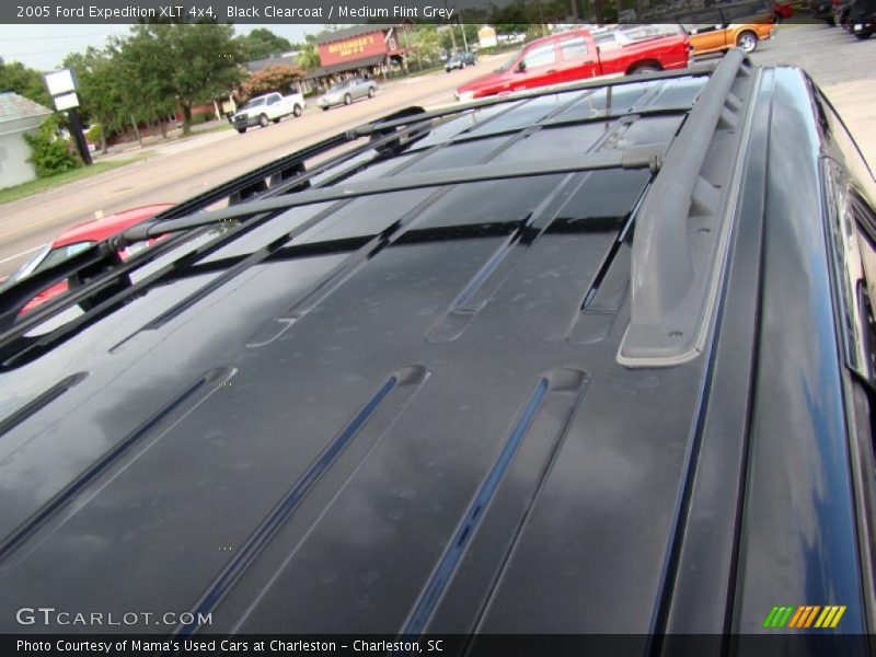 Black Clearcoat / Medium Flint Grey 2005 Ford Expedition XLT 4x4