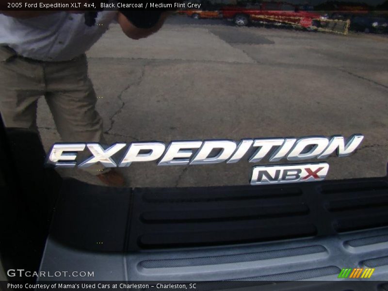 Black Clearcoat / Medium Flint Grey 2005 Ford Expedition XLT 4x4
