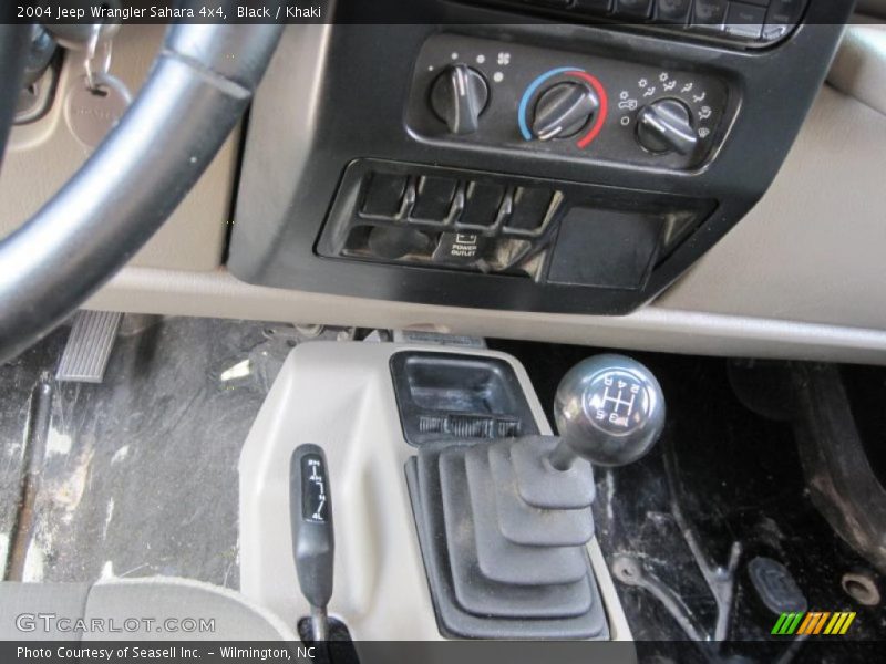 Black / Khaki 2004 Jeep Wrangler Sahara 4x4