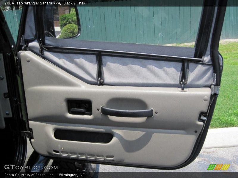 Black / Khaki 2004 Jeep Wrangler Sahara 4x4