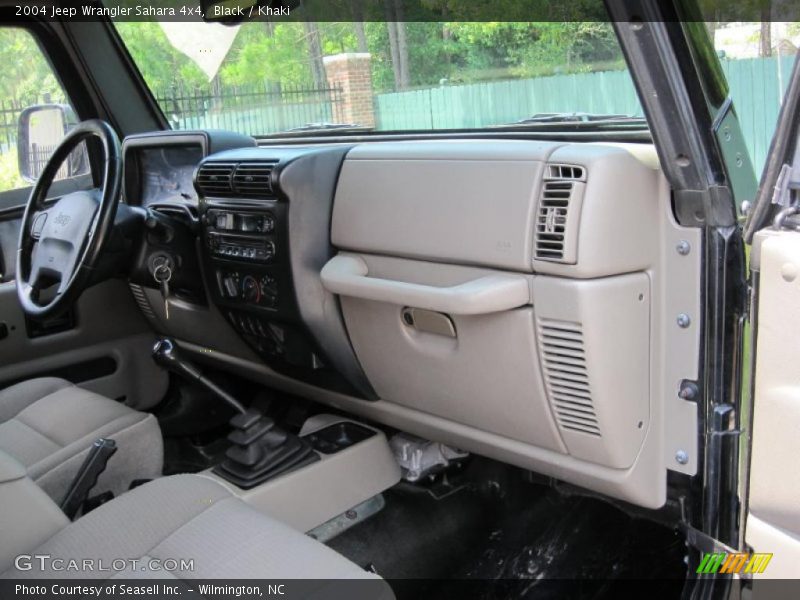 Black / Khaki 2004 Jeep Wrangler Sahara 4x4