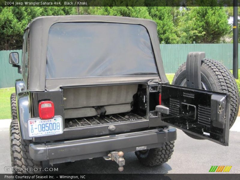Black / Khaki 2004 Jeep Wrangler Sahara 4x4