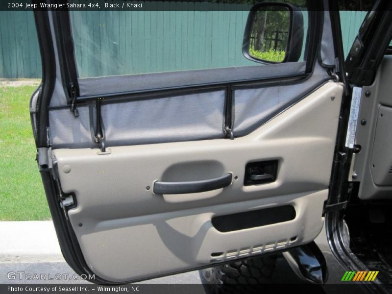 Black / Khaki 2004 Jeep Wrangler Sahara 4x4