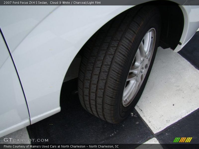 Cloud 9 White / Charcoal/Light Flint 2007 Ford Focus ZX4 S Sedan