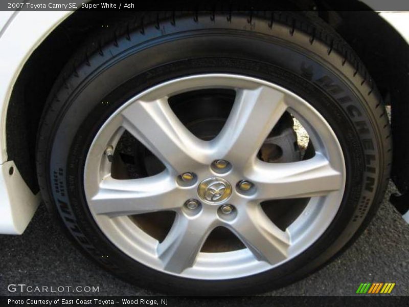 Super White / Ash 2007 Toyota Camry SE