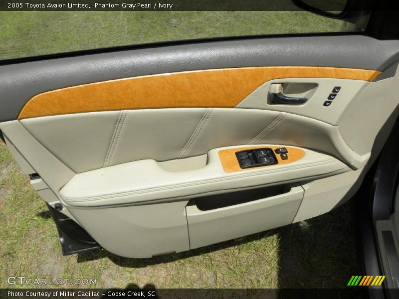 Phantom Gray Pearl / Ivory 2005 Toyota Avalon Limited