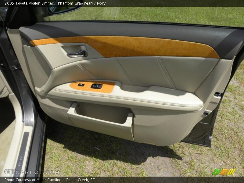 Phantom Gray Pearl / Ivory 2005 Toyota Avalon Limited