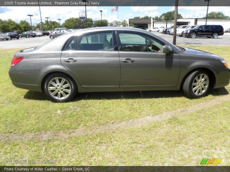 Phantom Gray Pearl / Ivory 2005 Toyota Avalon Limited
