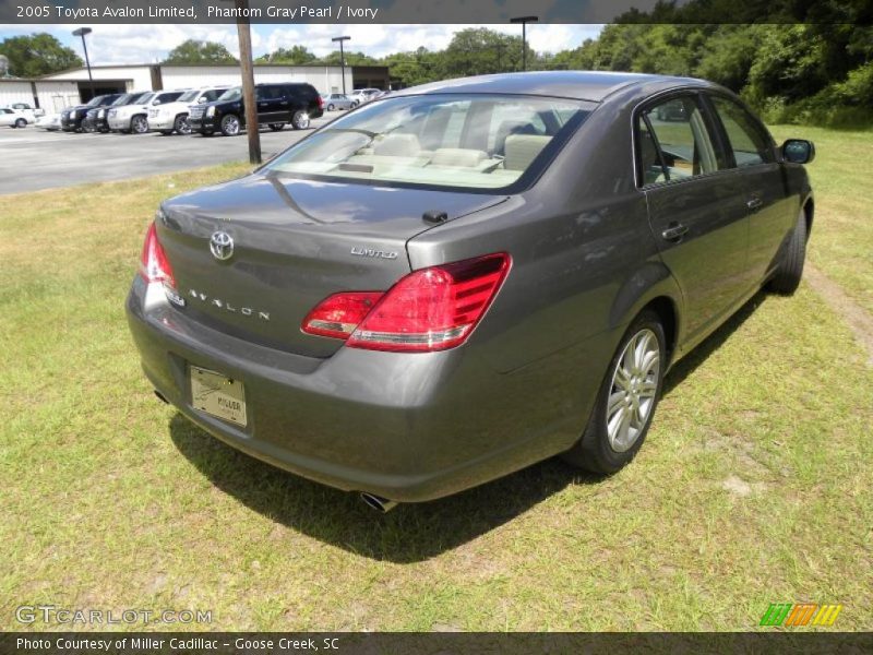 Phantom Gray Pearl / Ivory 2005 Toyota Avalon Limited