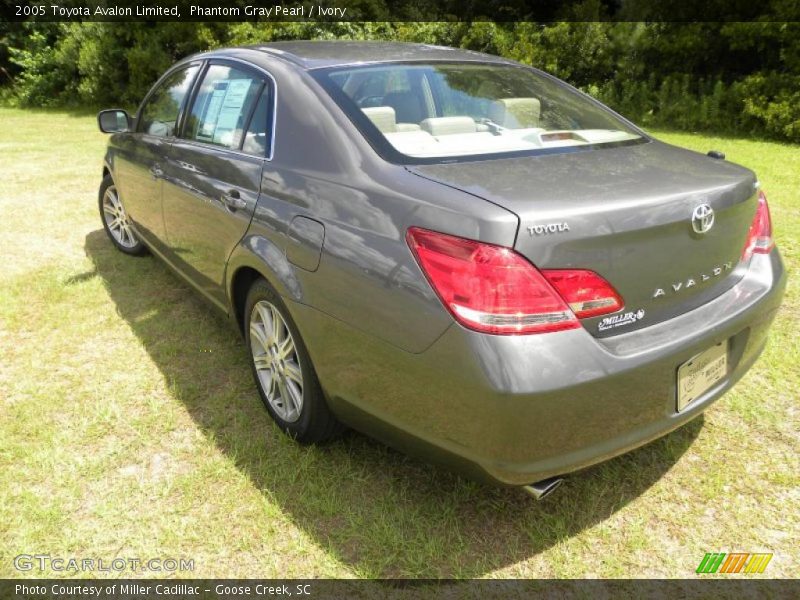 Phantom Gray Pearl / Ivory 2005 Toyota Avalon Limited