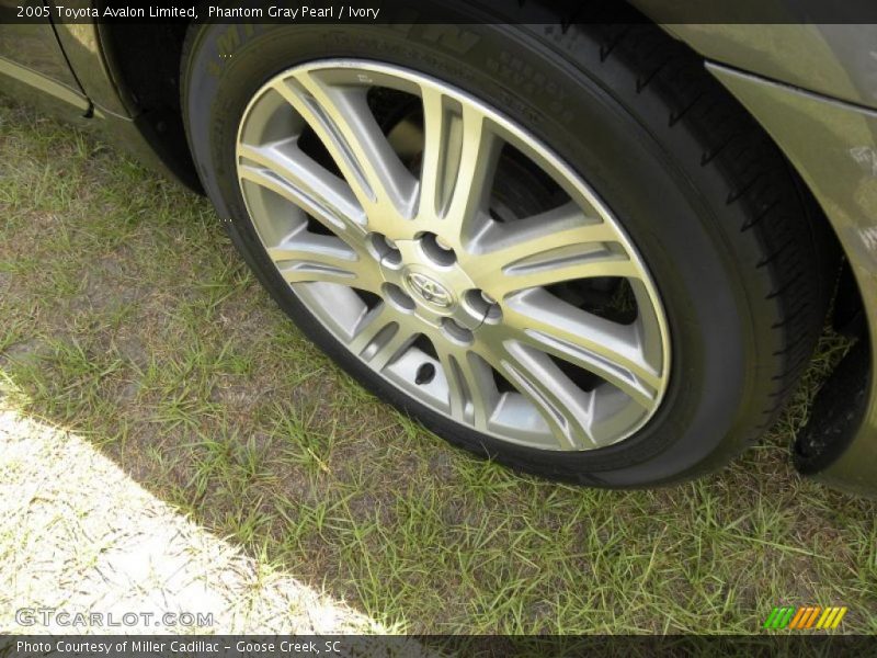 Phantom Gray Pearl / Ivory 2005 Toyota Avalon Limited