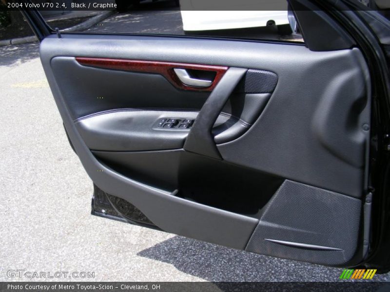 Black / Graphite 2004 Volvo V70 2.4