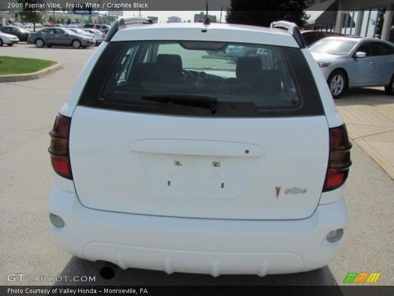 Frosty White / Graphite Black 2006 Pontiac Vibe