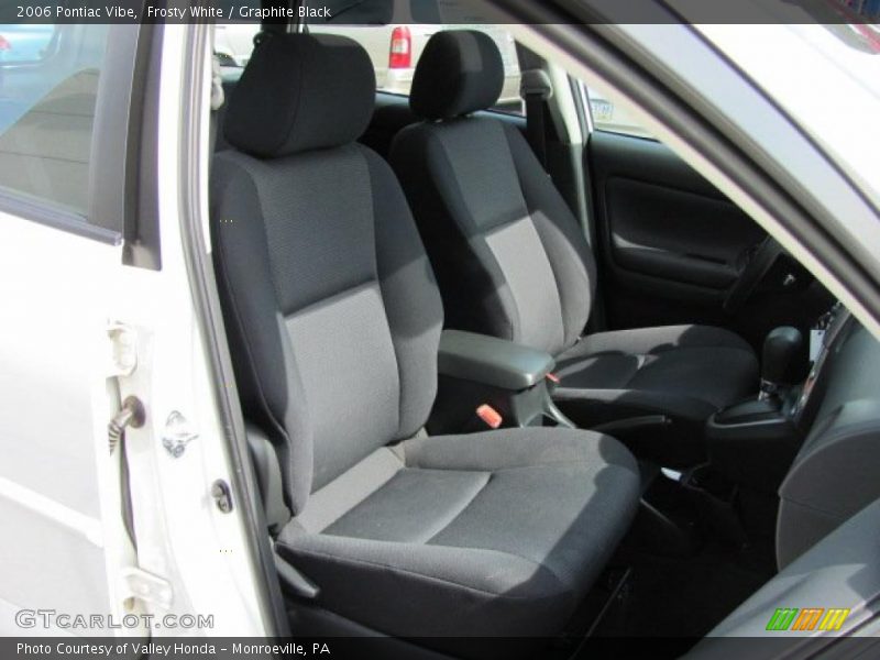 Frosty White / Graphite Black 2006 Pontiac Vibe