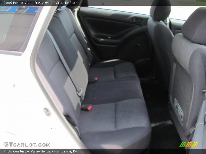 Frosty White / Graphite Black 2006 Pontiac Vibe