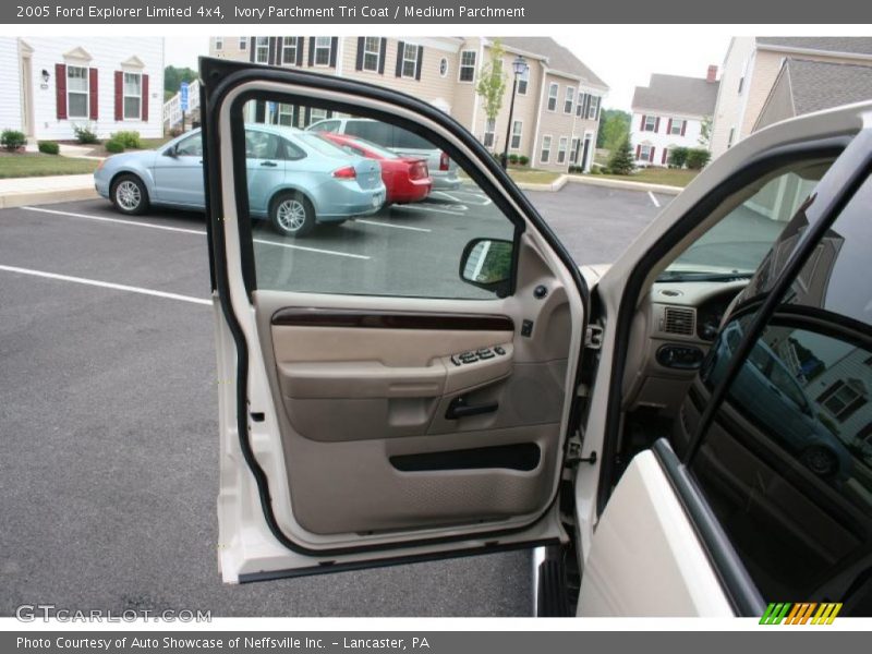 Ivory Parchment Tri Coat / Medium Parchment 2005 Ford Explorer Limited 4x4