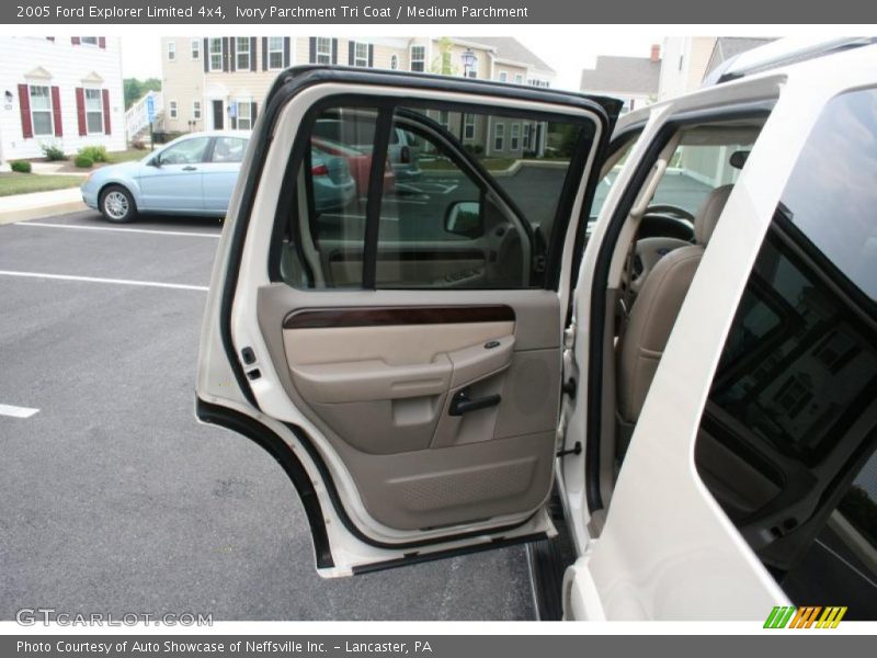 Ivory Parchment Tri Coat / Medium Parchment 2005 Ford Explorer Limited 4x4