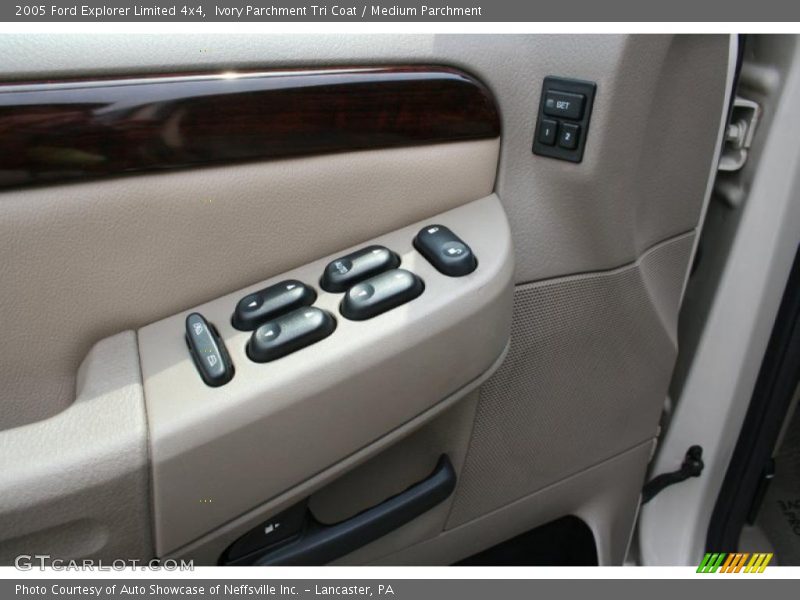 Ivory Parchment Tri Coat / Medium Parchment 2005 Ford Explorer Limited 4x4