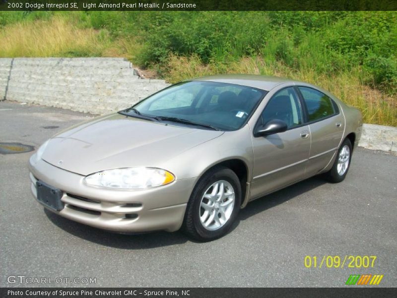 Light Almond Pearl Metallic / Sandstone 2002 Dodge Intrepid SE