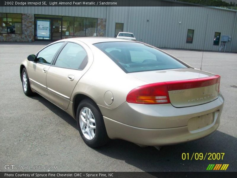 Light Almond Pearl Metallic / Sandstone 2002 Dodge Intrepid SE