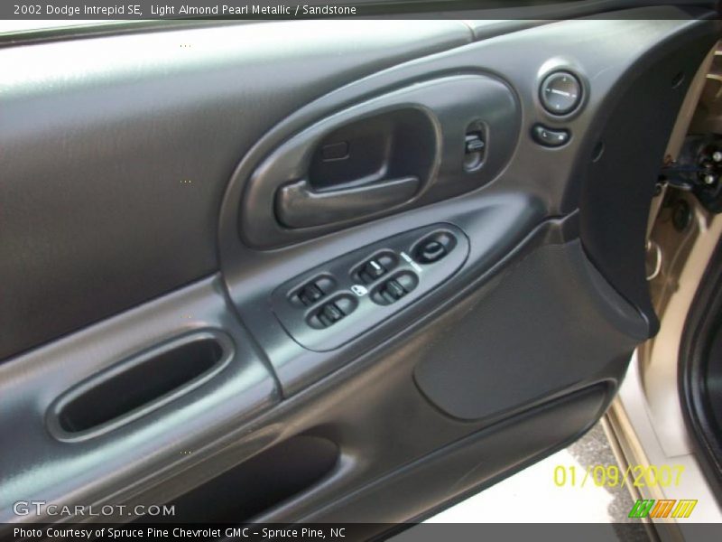 Light Almond Pearl Metallic / Sandstone 2002 Dodge Intrepid SE