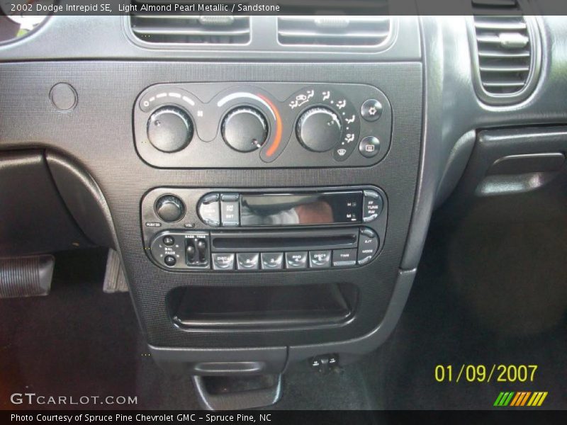 Light Almond Pearl Metallic / Sandstone 2002 Dodge Intrepid SE