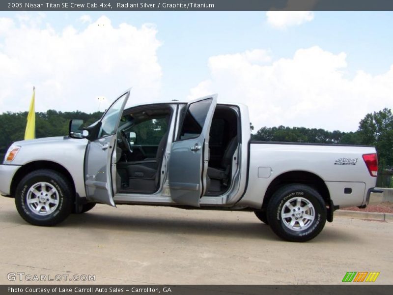 Radiant Silver / Graphite/Titanium 2005 Nissan Titan SE Crew Cab 4x4