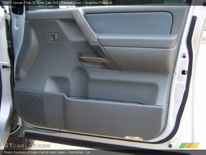 Radiant Silver / Graphite/Titanium 2005 Nissan Titan SE Crew Cab 4x4