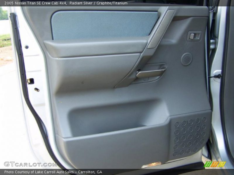 Radiant Silver / Graphite/Titanium 2005 Nissan Titan SE Crew Cab 4x4