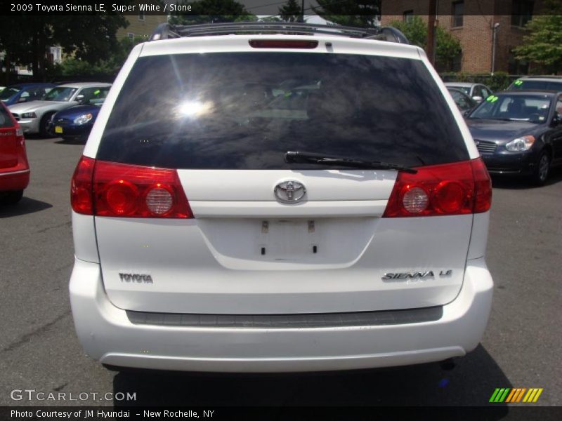 Super White / Stone 2009 Toyota Sienna LE