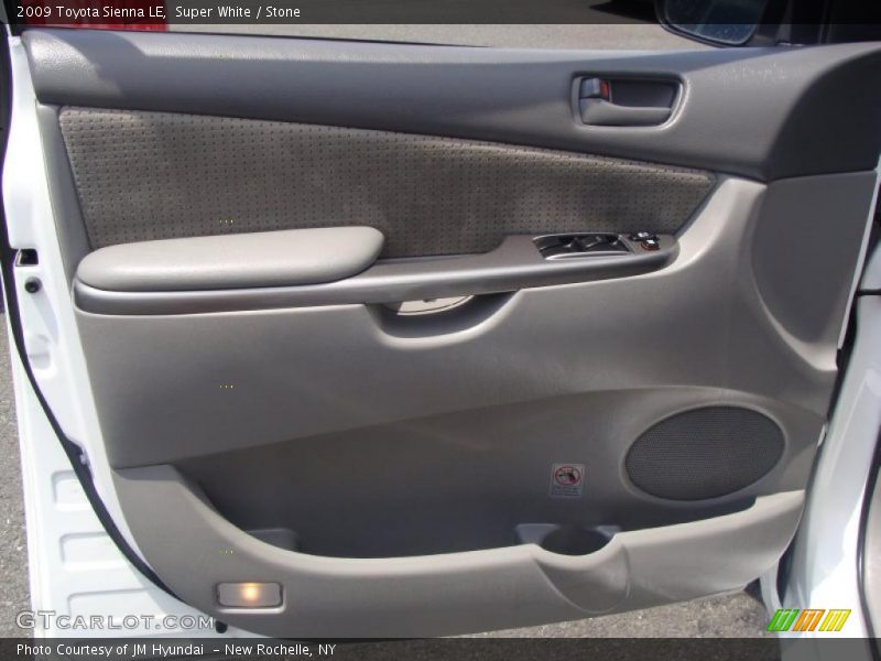 Super White / Stone 2009 Toyota Sienna LE