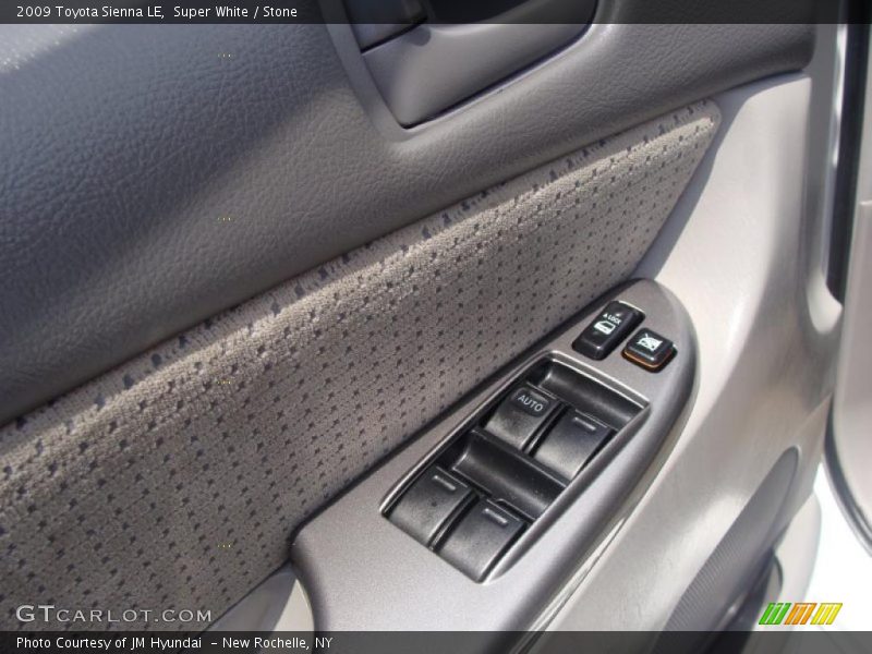 Super White / Stone 2009 Toyota Sienna LE