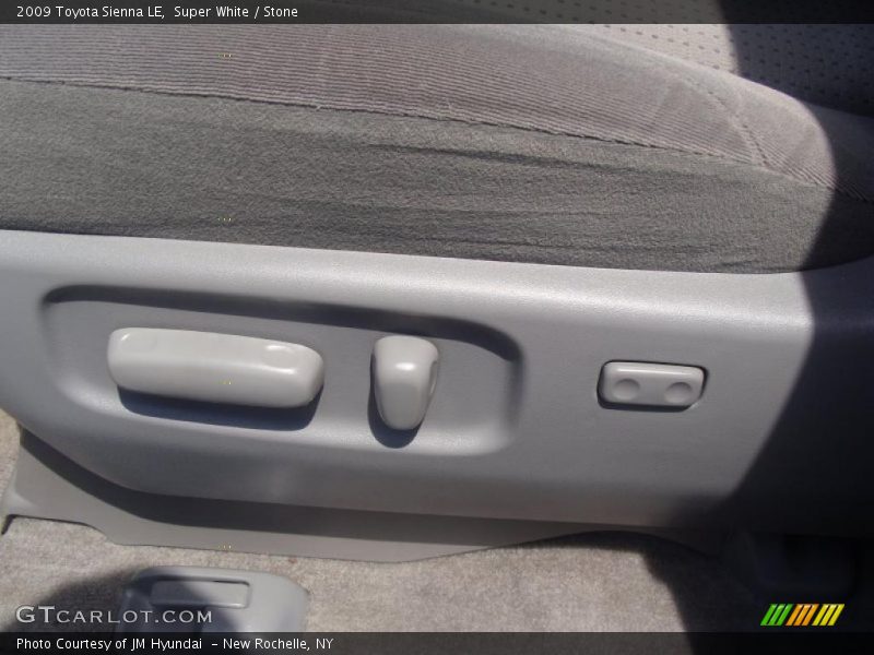 Super White / Stone 2009 Toyota Sienna LE