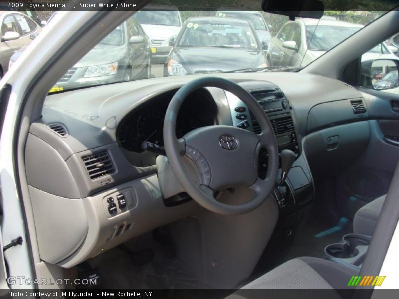Super White / Stone 2009 Toyota Sienna LE