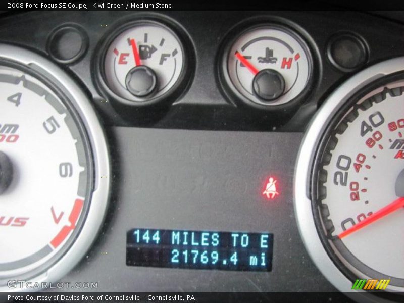 Kiwi Green / Medium Stone 2008 Ford Focus SE Coupe