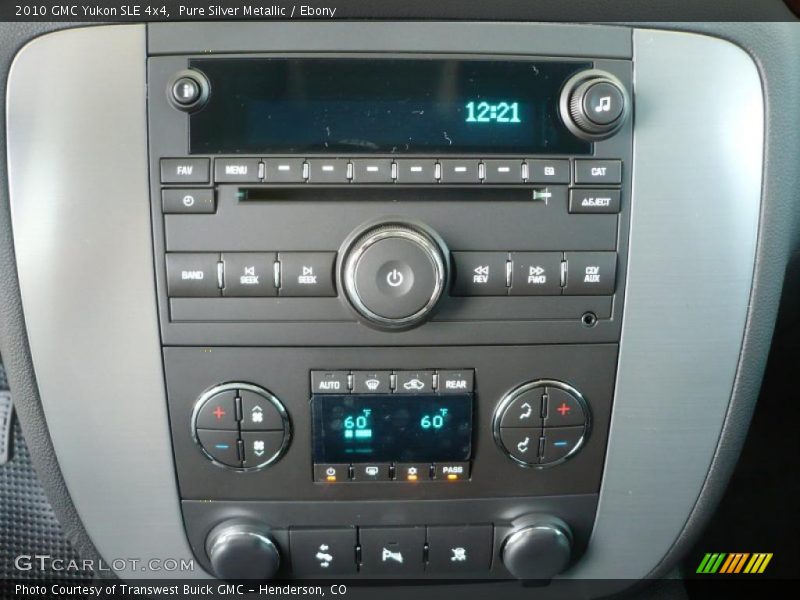Pure Silver Metallic / Ebony 2010 GMC Yukon SLE 4x4