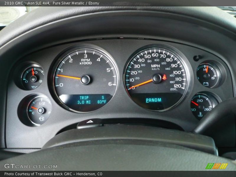 Pure Silver Metallic / Ebony 2010 GMC Yukon SLE 4x4