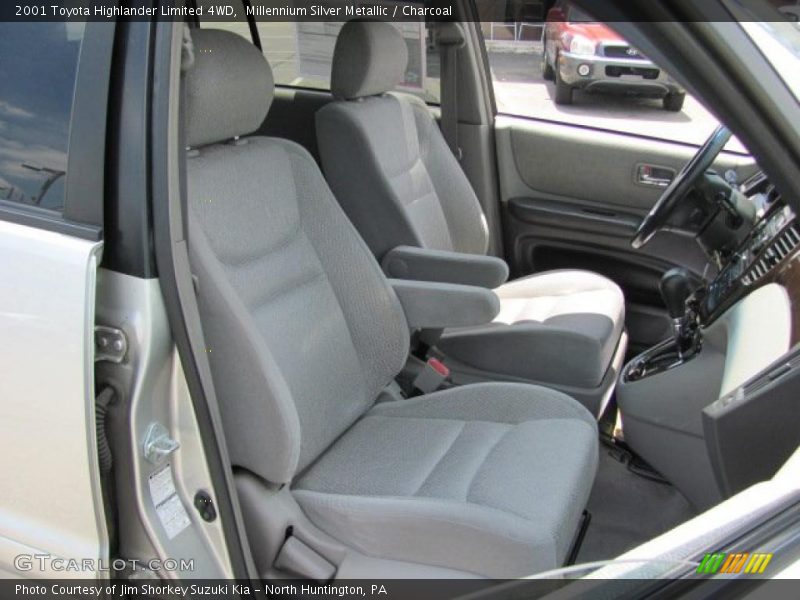 Millennium Silver Metallic / Charcoal 2001 Toyota Highlander Limited 4WD