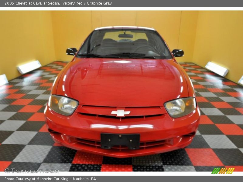 Victory Red / Graphite Gray 2005 Chevrolet Cavalier Sedan