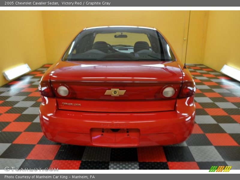 Victory Red / Graphite Gray 2005 Chevrolet Cavalier Sedan